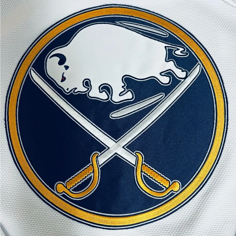 NHL Reebok Buffalo Sabres Men’s Hockey White Jersey White Jersey   SIZE. M - Picture 4 of 13